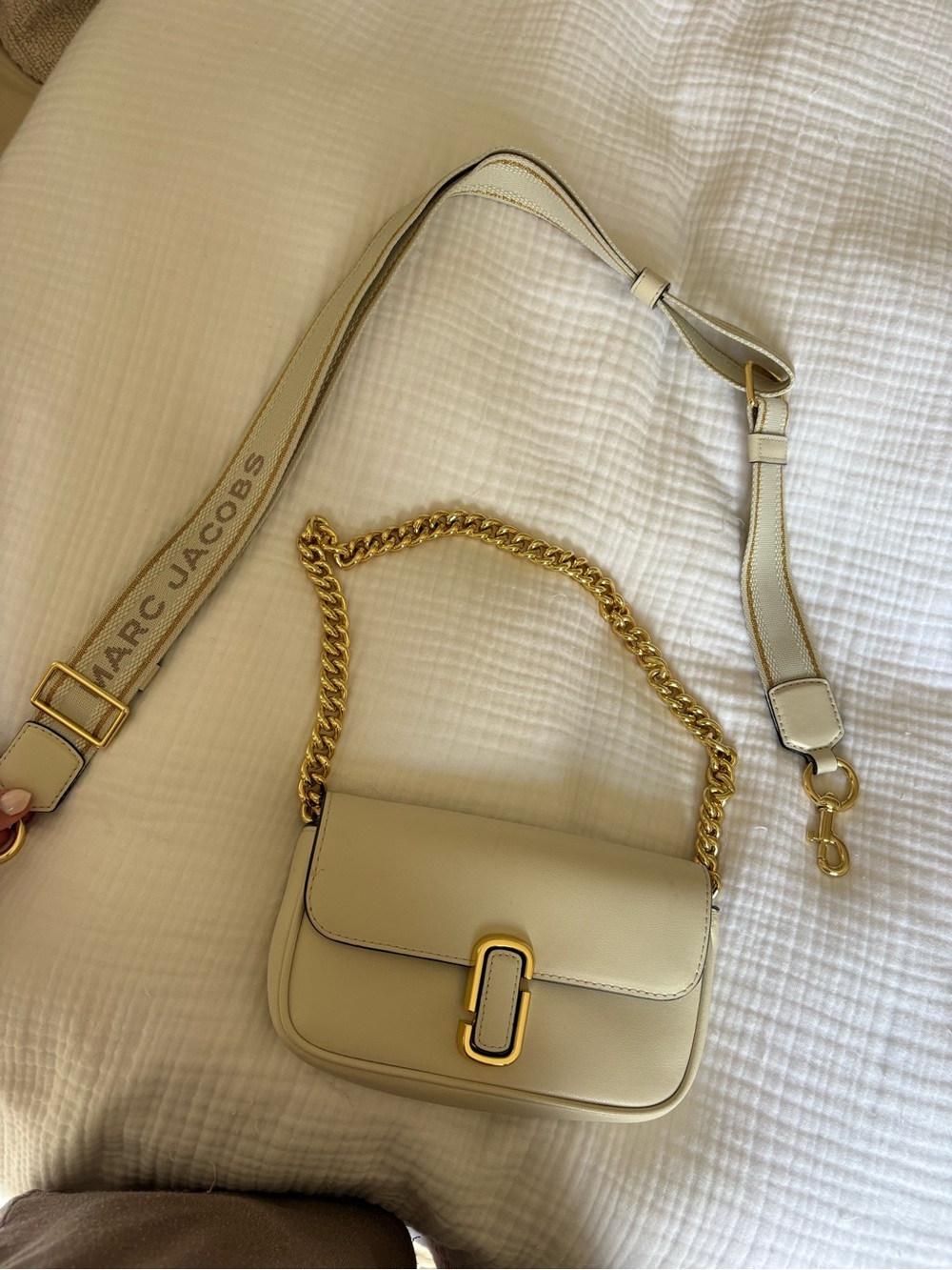 Marc Jacobs Cream Leather Shoulder Bag with Gold Chain and Logo Strap